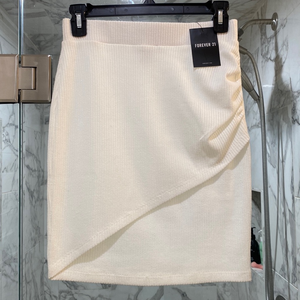 Fitted skirt
